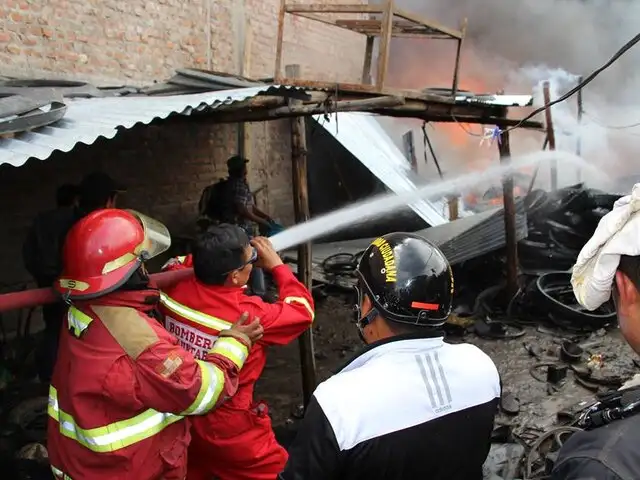 Ayacucho: incendio en fábrica de ojotas deja hasta el momento dos heridos