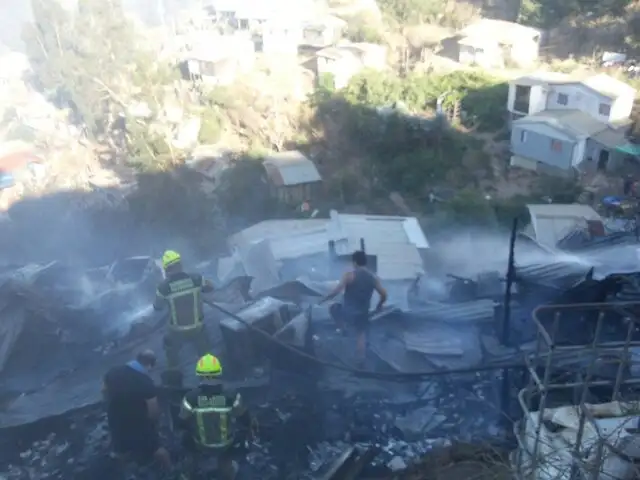 Chile: nuevo incendio en Valparaíso obliga evacuación de cárcel de mujeres
