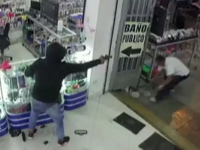 Registran violento asalto a tienda de celulares en Chorrillos