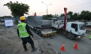 Huaycoloro: limpian vías e inician trabajos para colocación de puente