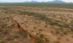 Desconcierto por inmensa grieta que se extiende en el desierto de EEUU