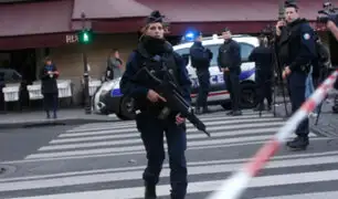 Francia: sujeto atacó con machete a un militar en museo de París