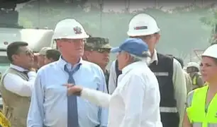 Presidente Pedro Pablo Kuczynski inspecciona obra de puente en río Huaycoloro