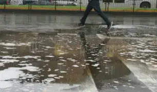 Intensa lluvia de verano inunda diversas calles de Lima