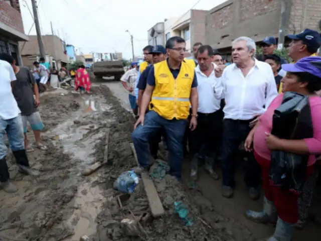 Alcalde Castañeda Lossio visita zonas afectadas por desborde de Huaycoloro