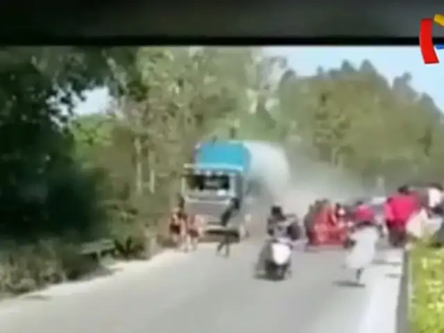China: conductor pierde el control y atropella a 12 personas