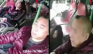 China: conductor de bus se duerme y causa fatal accidente