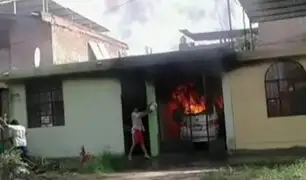 Combi se incendia en cochera dentro de una vivienda en Piura