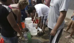 Largas colas se generaron en Lima para conseguir agua
