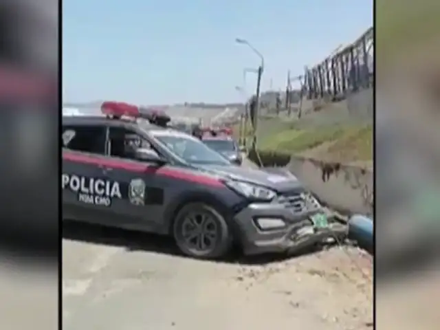 Huacho: patrullero choca contra poste y queda destrozado