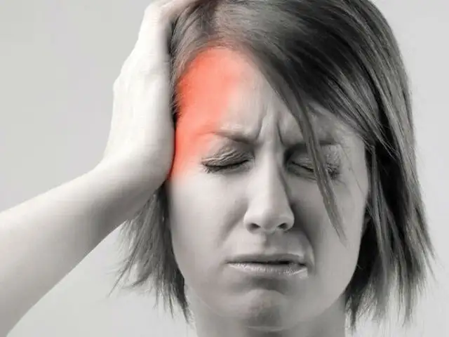 Advierten que dolor de cabeza y mal humor pueden ser signos de hipertensión