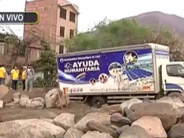 Chosica: camión con ayuda humanitaria queda atrapado