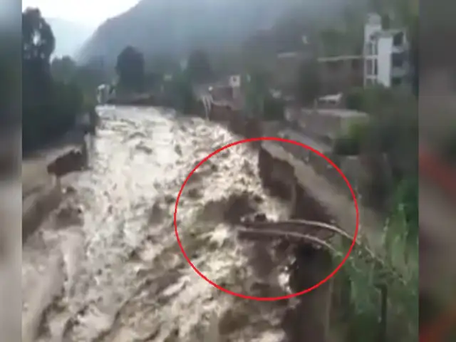 Río Rímac destruye rieles del Ferrocarril Central