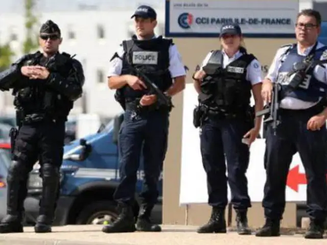 Francia: auto sospechoso obliga a cerrar dos centros de votación