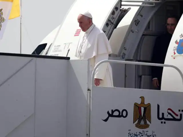 Papa Francisco llega a Egipto para reunirse con líderes musulmanes