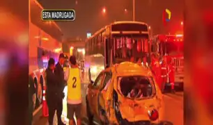 Los Olivos: bus choca contra taxi en Panamericana Norte