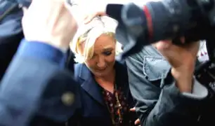 Francia: manifestantes lanzan huevos a Marine Le Pen