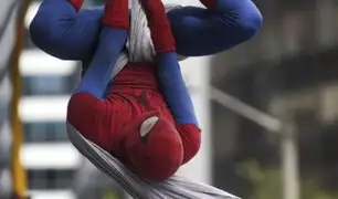 Colombia: "Spiderman" sorprende con espectaculares actos en calles de Bogotá