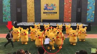 Pikachu sufre ‘ataque’ en pleno espectáculo y ocasiona cómico incidente en festival