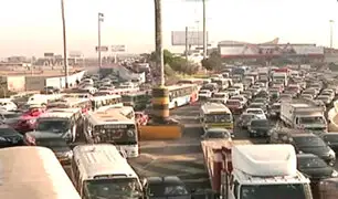 Gran congestión vehicular se registra a diario en la avenida Faucett