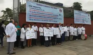 Médicos del INEN realizan protesta por falta de presupuesto