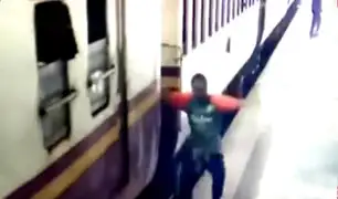 Tailandia: sujeto ebrio intenta bajar de un tren y sucede lo peor