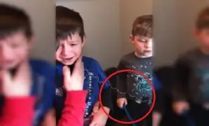 Niño pone fin al sufrimiento de su hermano y su video da la vuelta al mundo