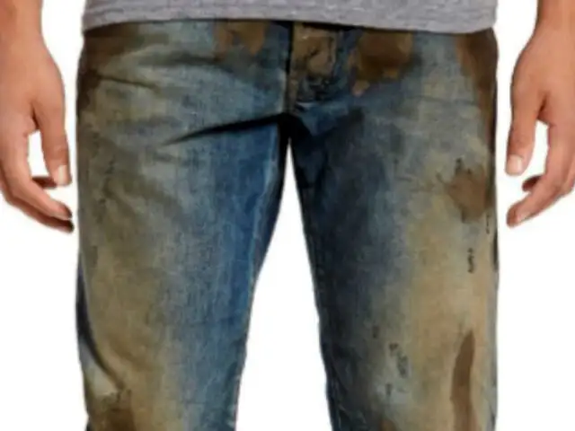 Tienda lanzó estos jeans de lujo ‘cubiertos de barro’ y ha causado indignación [FOTOS]