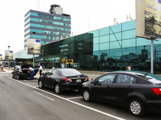 Aeropuerto Jorge Chávez: desorden e informalidad en servicio de taxis