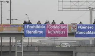 Pancartas de 'Con mis hijos no te metas' aparecen nuevamente en puentes y calles