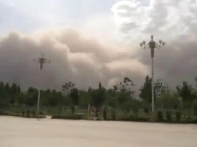 China: tormenta de arena afecta varias localidades de Xinjiang