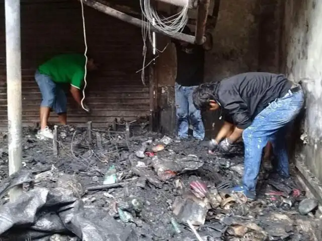 Incendio arrasó más de diez puestos del mercado de Telas de Piura