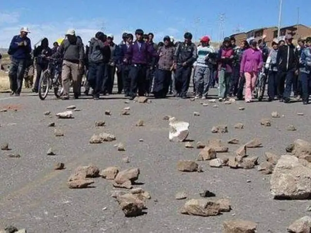 Quellaveco: Carretera Binacional continúa bloqueada por manifestaciones contra minera