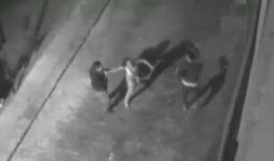 Arequipa: cámaras captan a mujer agrediendo brutalmente a su pareja