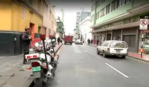 Vehículos oficiales no respetan zonas rígidas en el Centro de Lima