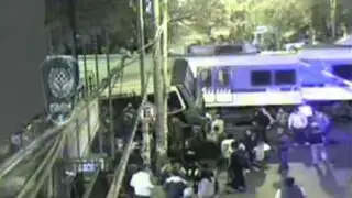 Argentina: dos muertos y 15 heridos dejó choque de tren con bus