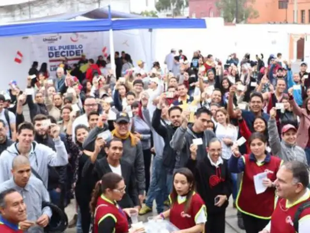 Venezolanos en Lima acuden a las urnas en su embajada por Plebiscito