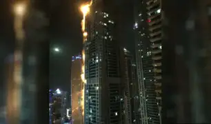 Dubái: impresionante incendio se registró en rascacielos de 86 pisos
