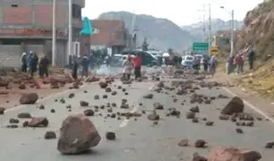 Huelga de maestros: bloquean carretera que une Puno con Desaguadero