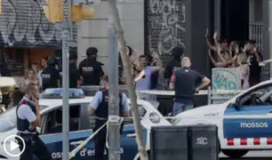 Medios de comunicación informan sobre atentado terrorista en Barcelona
