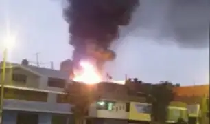 Incendio consume dos viviendas en San Martín de Porres