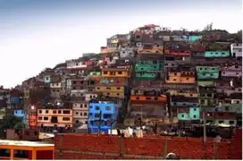 Cuando se vive pendiendo de un hilo: la cruda realidad de casas en los cerros