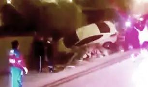 San Juan de Lurigancho: conductor ebrio cae con su auto dentro de una zanja