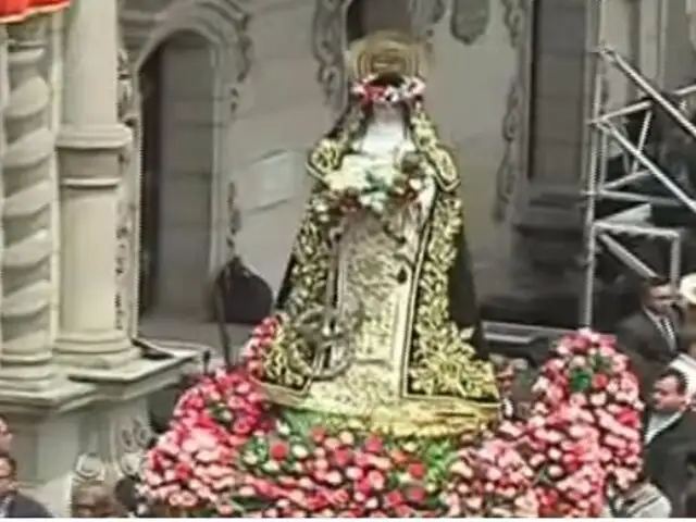 Cientos de fieles homenajearon a Santa Rosa de Lima en La Plaza de Armas
