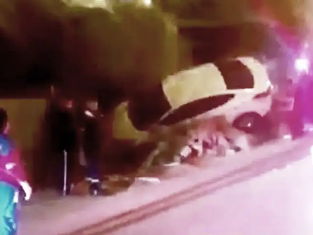 San Juan de Lurigancho: conductor ebrio cae con su auto dentro de una zanja