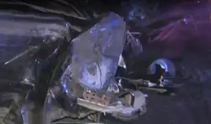 Ancón: tres muertos tras choque frontal de tráiler contra minivan