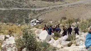 Tragedia en Carhuaz: al menos 10 muertos deja caída de combi al abismo