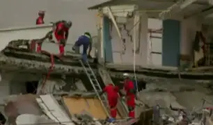México: continúan buscando sobrevivientes entre los escombros de edificios colapsados