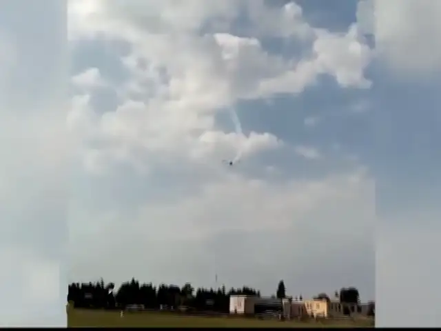 [VIDEO] Rusia: dos muertos deja aparatosa caída de avión