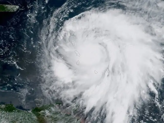 Alarma en Puerto Rico: huracán María se elevó a categoría 5